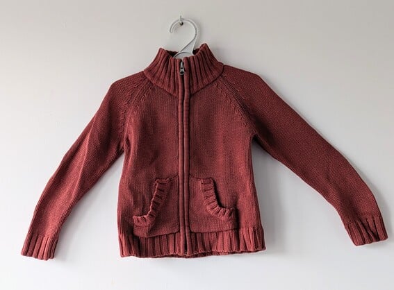 Gilet couleur rouille, Prémaman