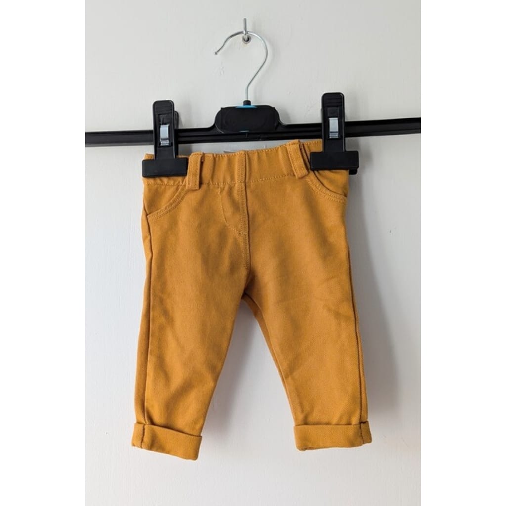 Pantalon moutarde, Kiabi