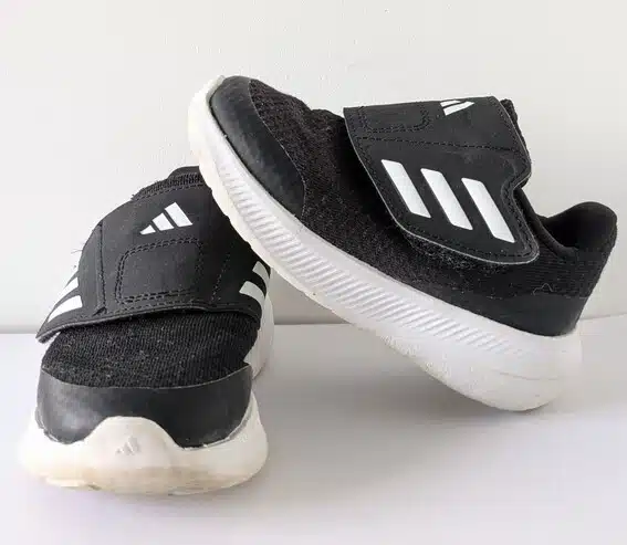 Baskets à scratch noires, Adidas