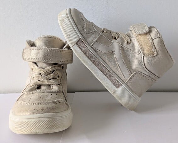 Baskets beige à scratch