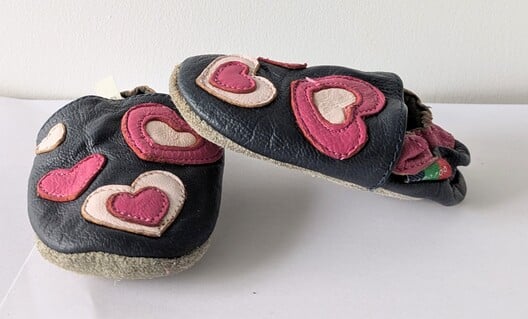 Petits chaussons en cuir