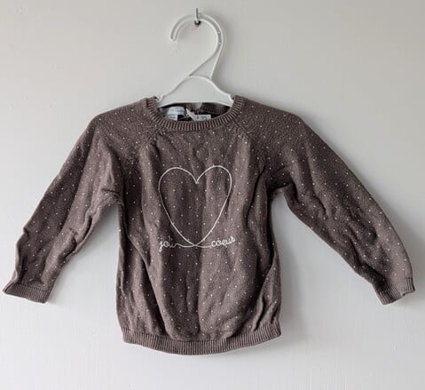 Pull brun à pois, Mes petits cailloux