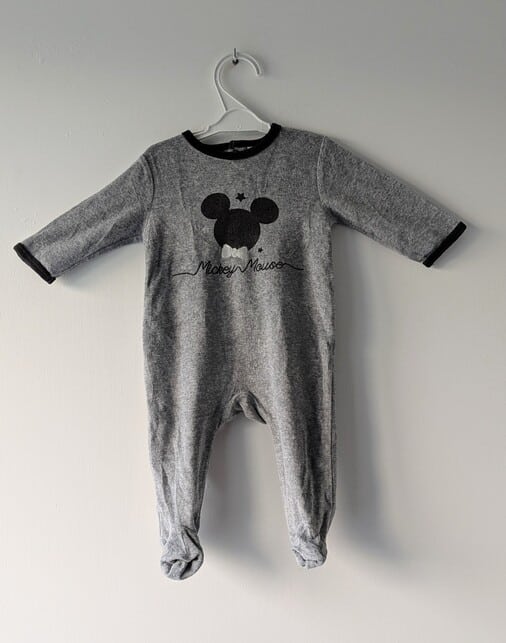 Pyjama gris, Disney