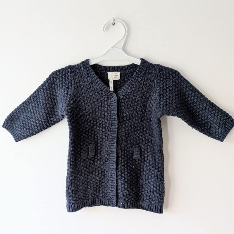 Gilet bleu pailleté, Tape à l'œil