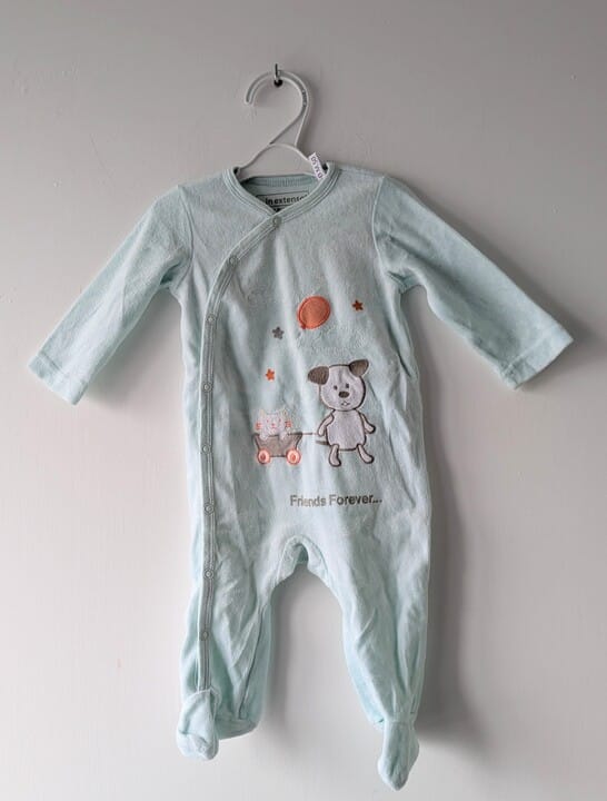 Pyjama bleu clair, In Extenso