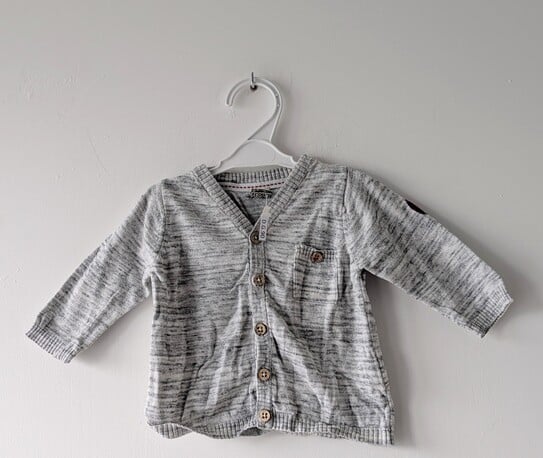 Gilet grisé, Tape à l'œil