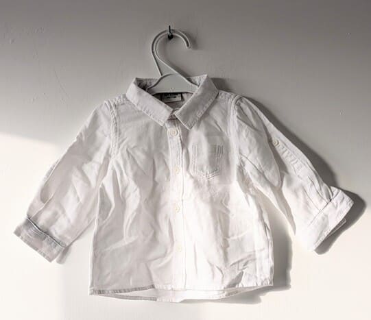Chemise blanche, Tape à l'œil