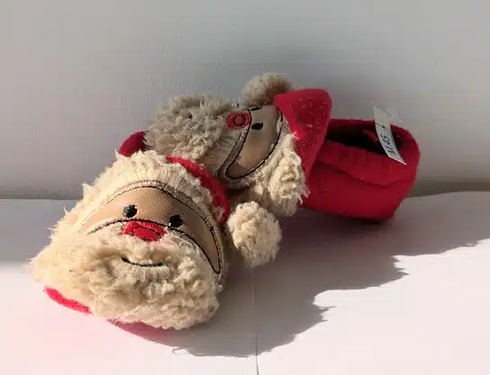 Chaussons rouges, motif père Noel