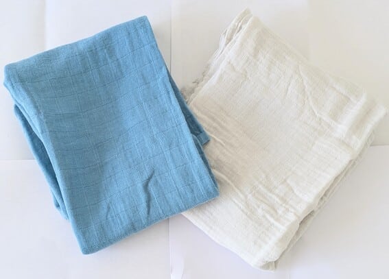 Lot deux langes bébé blanc & gris