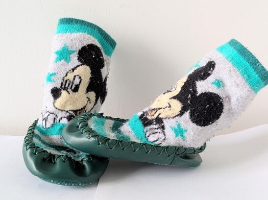 Chaussons Mickey, Disney