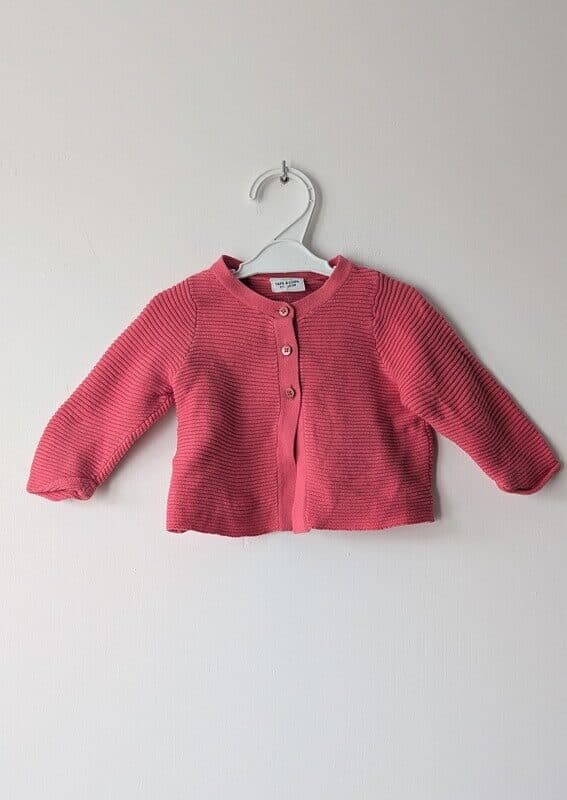 Gilet rose, Tape à l'œil