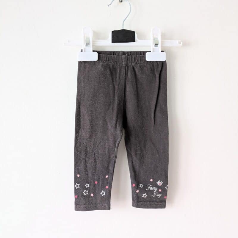 Legging gris, détail étoiles