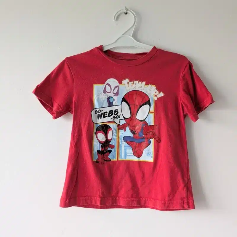 T-shirt rouge, Spiderman