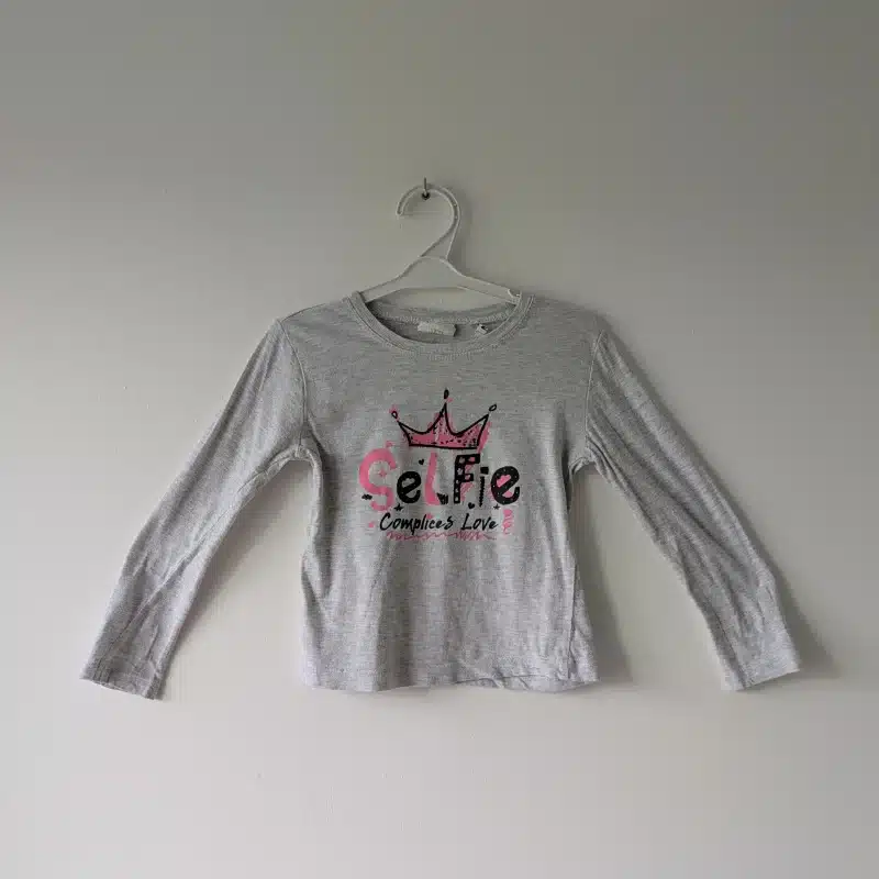 Haut gris, Complices