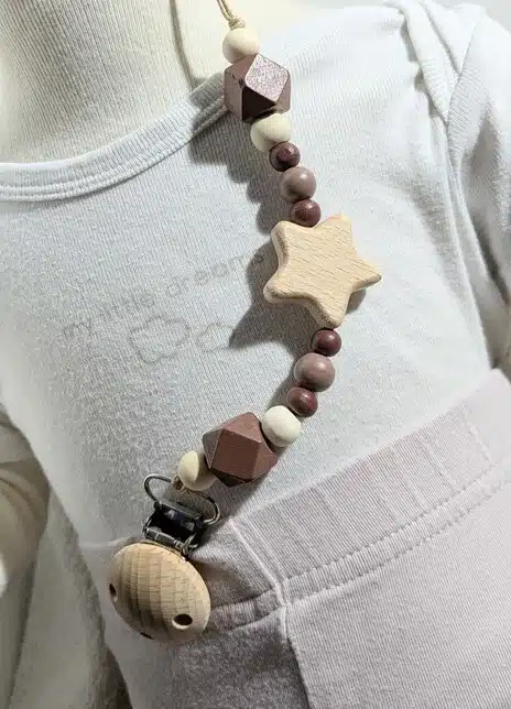 Attache tétine noël brun