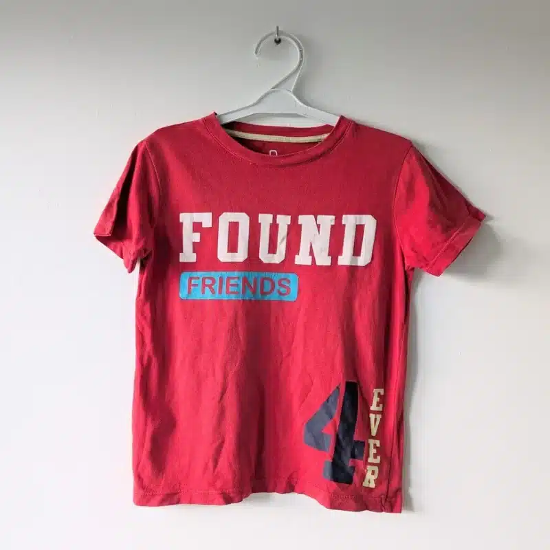 T-shirt rouge, Okaidi