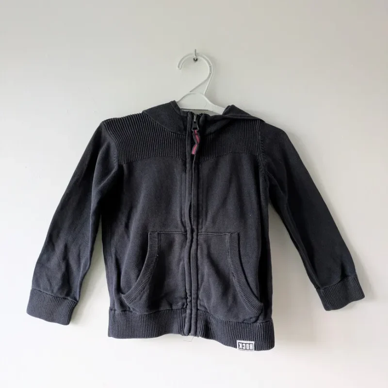 Gilet marine, Tape à l'œil