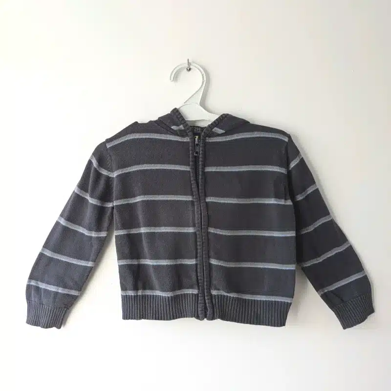 Gilet bleu marine à rayures