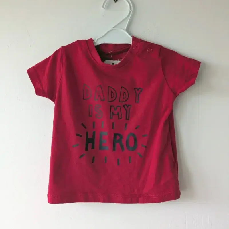 T-shirt rouge, Primark
