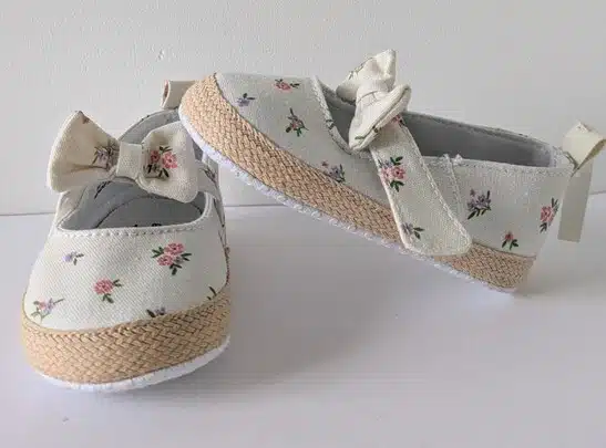 Ballerines fleuries blanches
