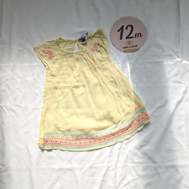Robe jaune pâle