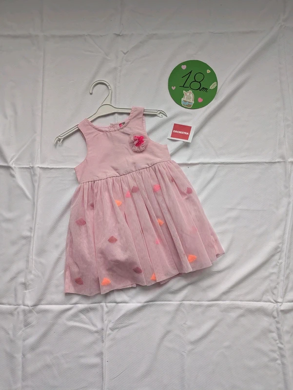 Robe rose, Orchestra