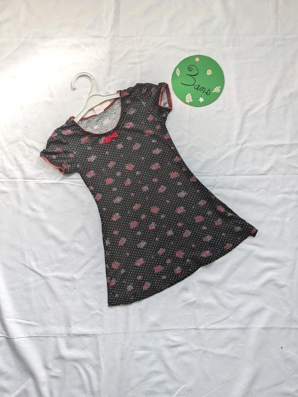 Robe noir fleurie