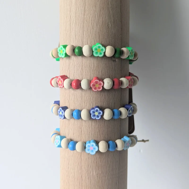 Bracelet réglable fleurs colorées, taille S/M