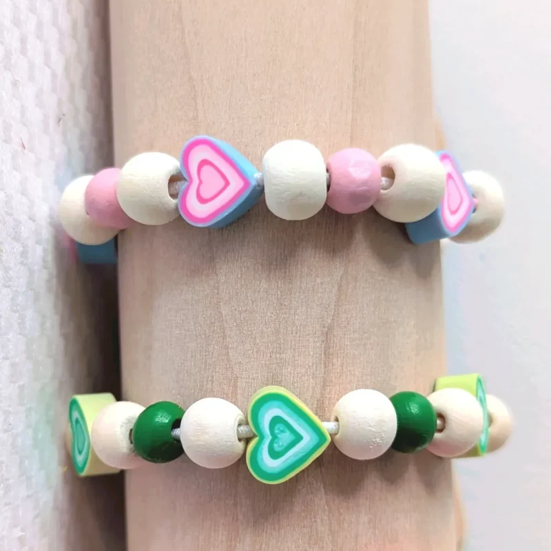 Bracelet élastique coeurs , taille 3-5 ans