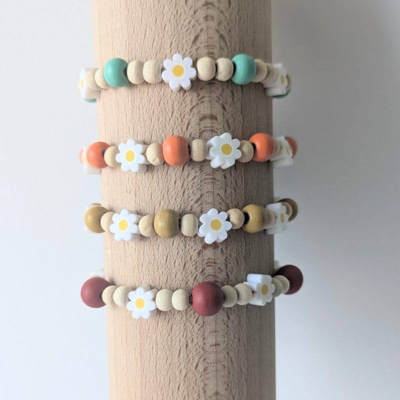 Bracelet réglable fleurs blanches, taille S/M
