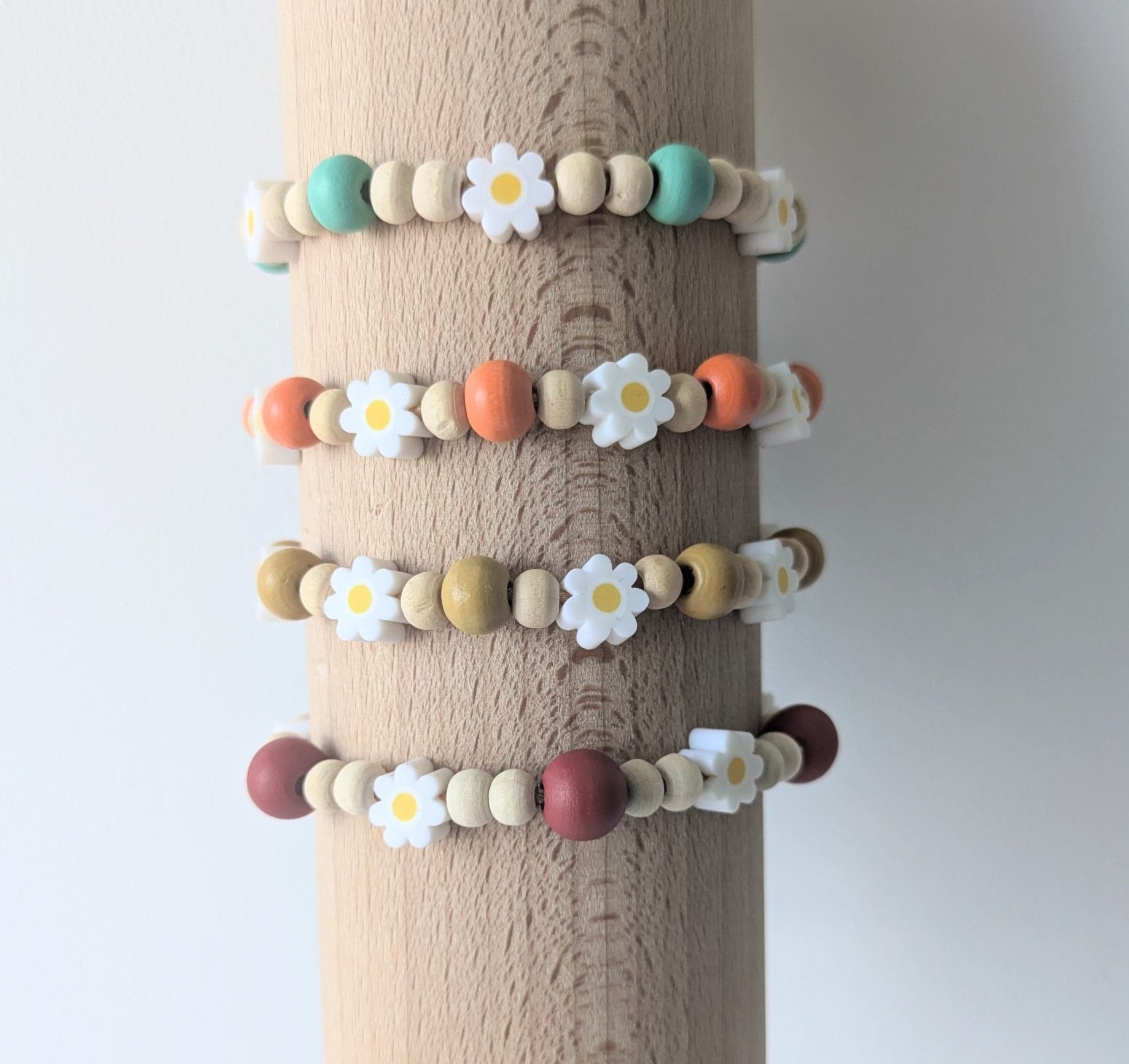 Bracelet réglable fleurs blanches, taille S/M