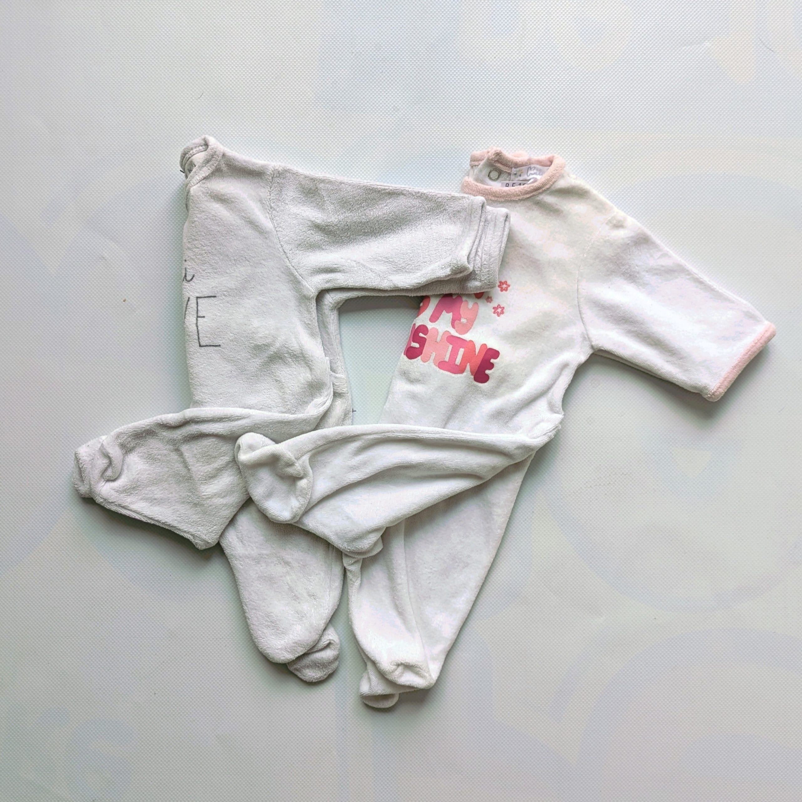 Lot deux pyjamas blancs